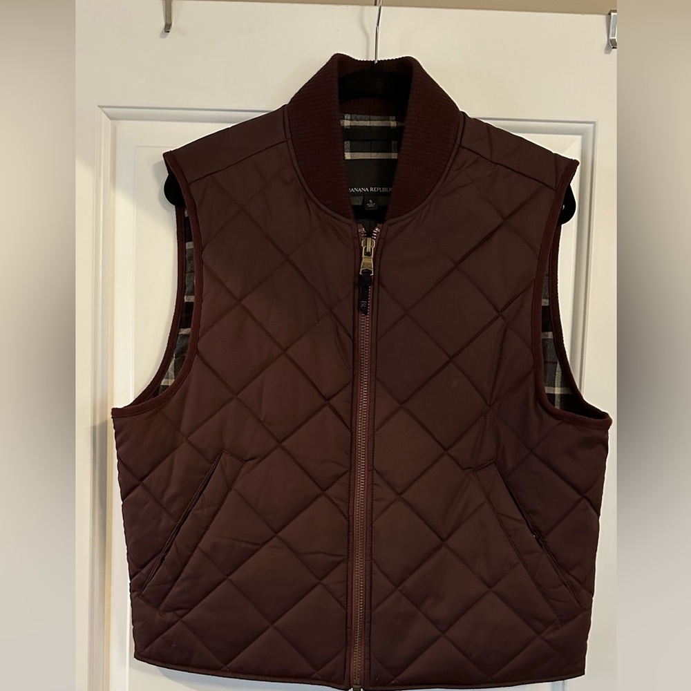 Banana Republic Men’s Maroon Puffer Vest NWOT